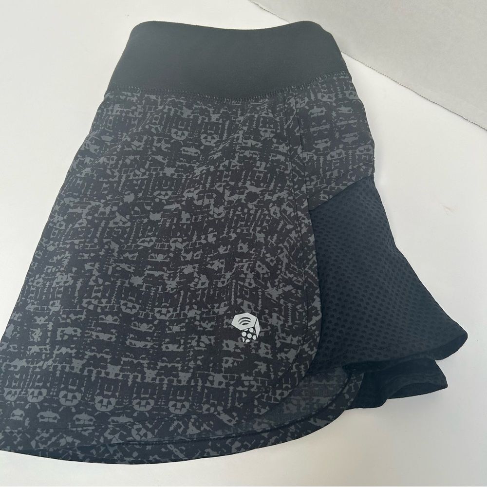 Mountain Hardware Pacer Skirt Skort Black and Gray Pattern size Small